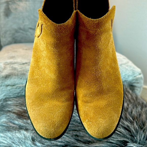 Sorel Lolla suede ankle bootie - perfect condition. - Picture 8 of 10